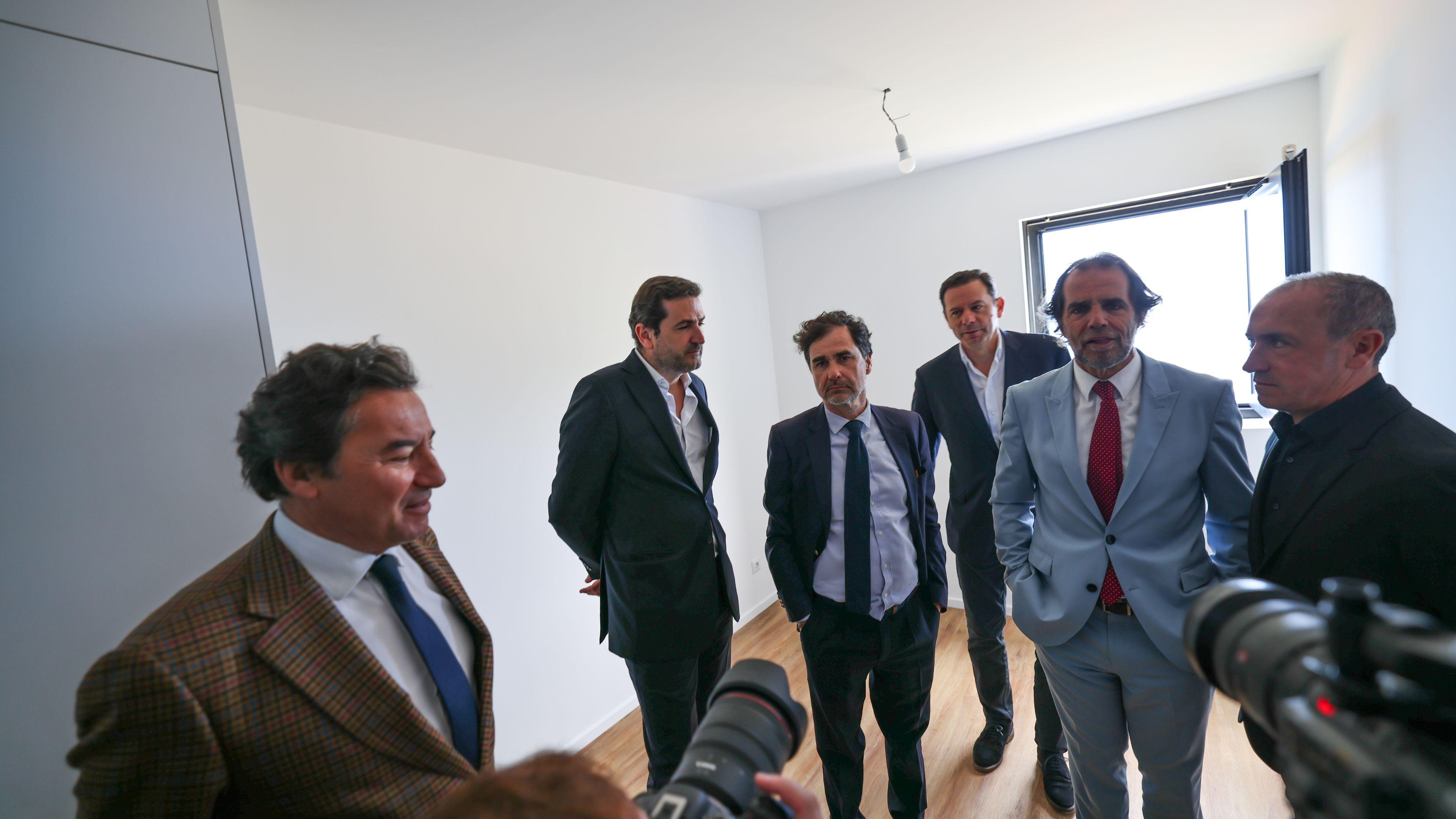 Visit to cost-controlled housing in Câmara de Lobos